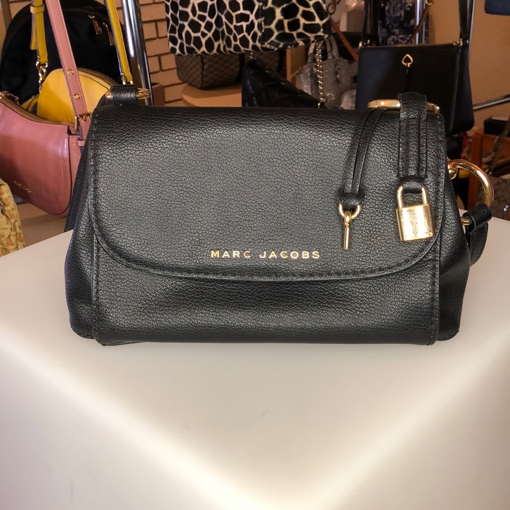 MARC JSCOBS BLACK/GOLD XBODY